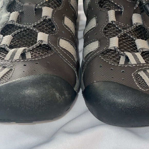 Keen women’s shoes, size 10 - Picture 3 of 12